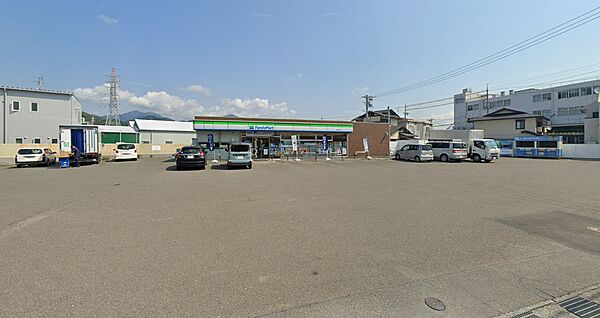ファミリーマート吉川店