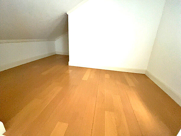 小屋裏収納がある事で、室内にかさばる大物はスッキリと住まいのゆとり・快適さを高めます。