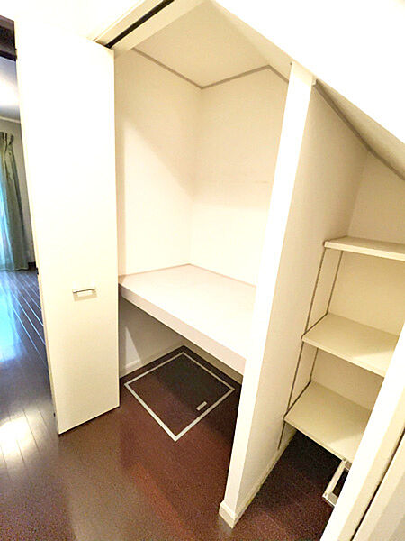 階段下収納スペース！収納する事により、室内を広々と使用できます！