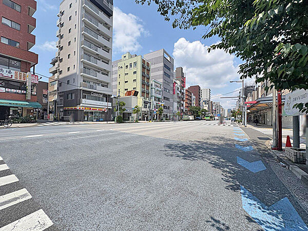 葛西橋通りからは一本裏手に存しております。