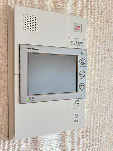 来訪者の確認が出来る、モニター付きインターホン。