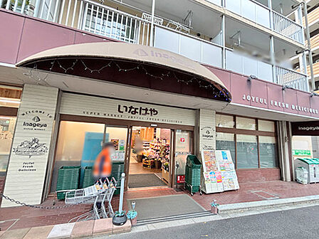 食料品や日用品の購入に便利なスーパーが徒歩圏内。暮らしを快適にサポートします。