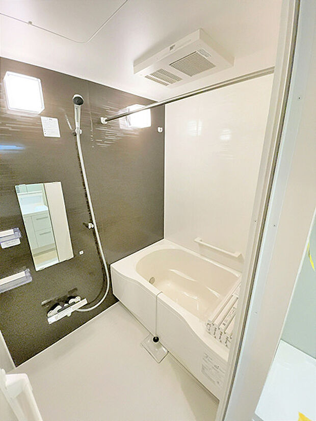 浴室全体が乾燥機の役割を果たし除湿やカビ発生予防など清潔感あふれる快適空間となっています。