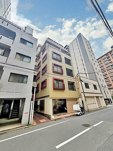 品川駅や羽田空港へのアクセスが良好。駅前にはMilpa（大森銀座商店街）やスーパーも豊富です。