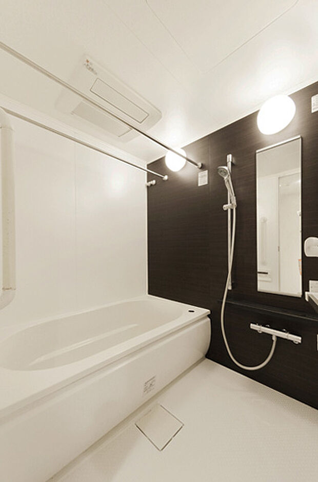 リラクゼーションルームとして優雅に気持ちよく使用いただけるように快適性を追求したバスルーム。