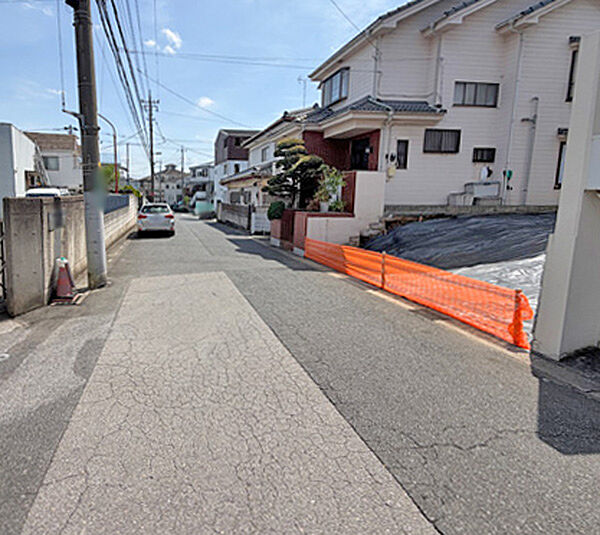 見通しの良い道路で車の出入りもしやすい立地