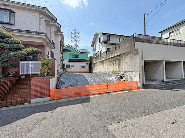 前面道路との接道もしっかり確保された整った区画