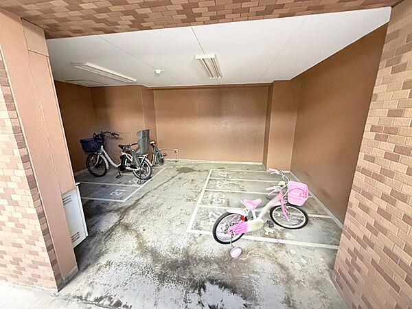雨風の影響を受けにくく大切な自転車をしっかり保管できます。