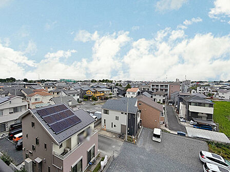南側眺望　戸建住宅中心の街並みと空を広く見渡すことができ、日々の暮らしに開放感をもたらします。