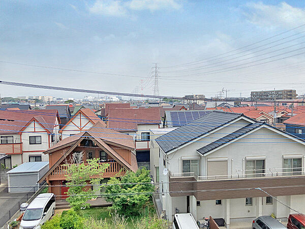 周辺に高い建物が少なく、開放的な眺望を楽しめます。