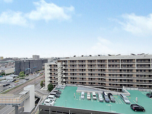 バルコニーからは広々とした空が望める開放的な眺望が広がります