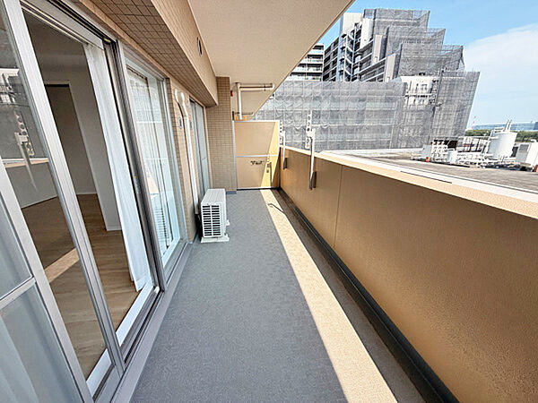 陽当たりの良いワイドバルコニー。お洗濯物も気持ちよく乾かせます。