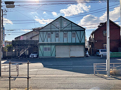 外観:1階部分には1K、2階部分は1LDK+ロフトと居住スペースが分けられていて、それぞれ別の玄関あり 外観:1階部分には1K、2階部分は1LDK+ロフトと居住スペースが分けられていて、それぞれ別の玄関あり