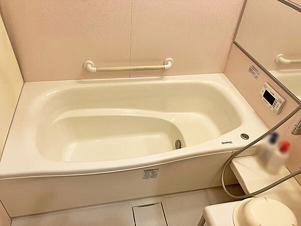 ゆったりと寛げる広々としたバスルーム
