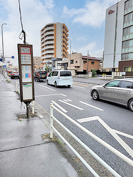 バス停「戸手一丁目」停…約240m（徒歩3分）