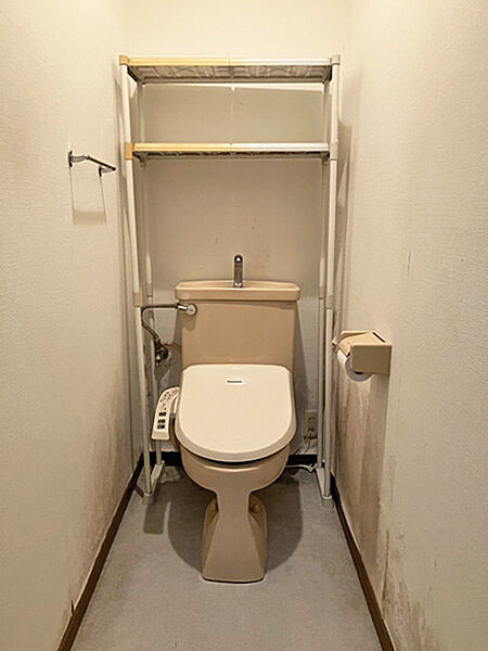 トイレは1階と2階に1か所づつあります