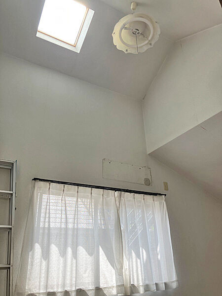 天窓があり自然な光が差し込みます！