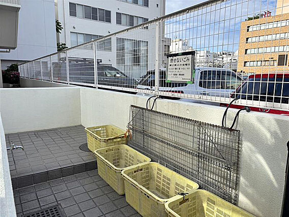 ゴミ置き場。