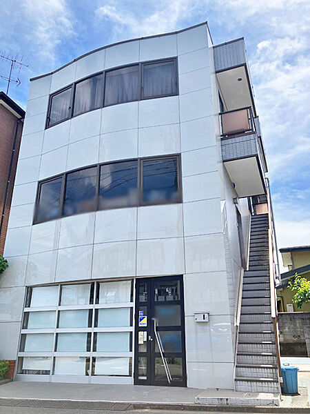 店舗併用住宅につき多様な用途で利用可能です。