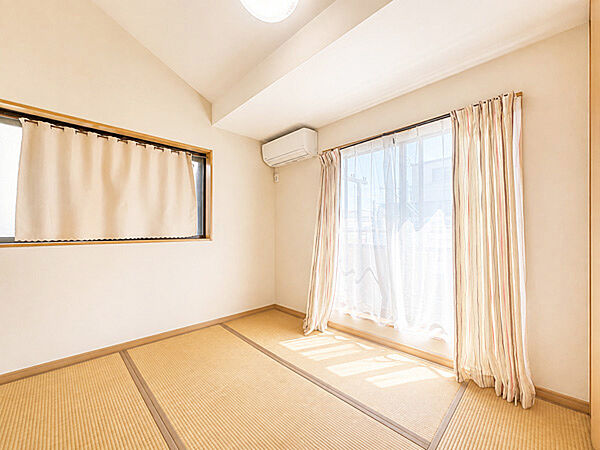 3階和室5.2帖。畳はクッション性があり、小さなお子様が過ごすお部屋としても良いですね