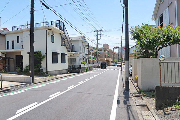 前面道路（学園通り）