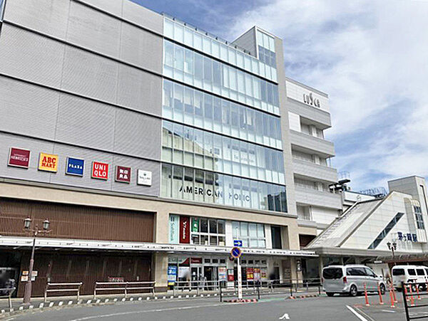 様々なショップとレストランが入る駅直結のショッピング センター「ラスカ茅ヶ崎」