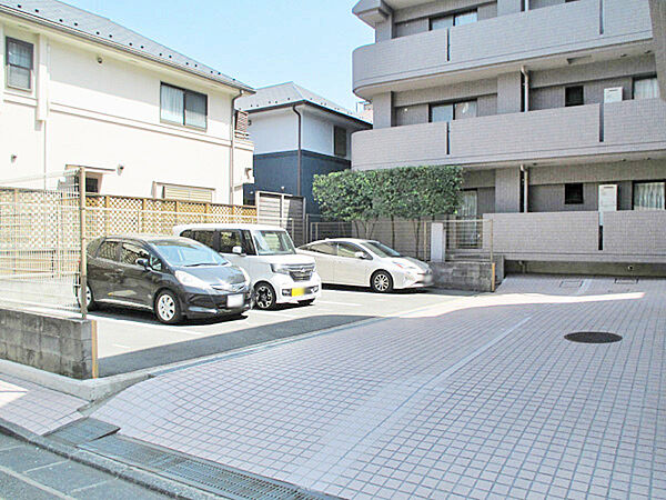 駐車場：月額13000円～14000円　※車種制限有、空有（2025年4月22日現在）