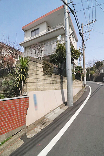 南西側ひな壇地形で日当り良好！