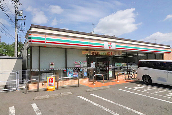 セブンイレブン町田鶴川団地店まで約360ｍ（徒歩5分）