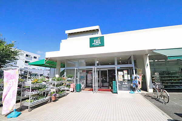 Fujiスーパー鵠沼店まで約890ｍ（徒歩12分）