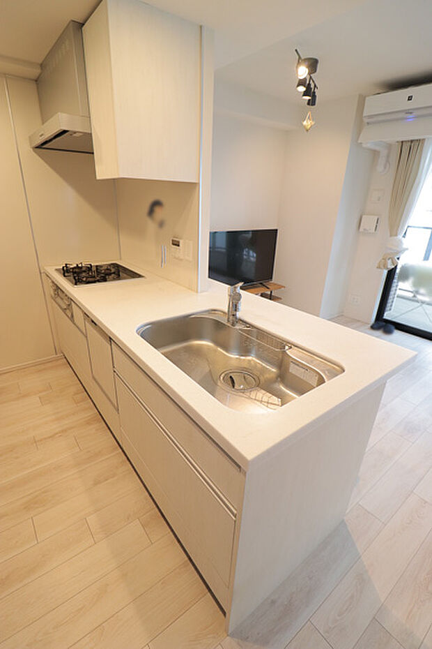キッチンは人気の対面式を採用。毎日の洗い物に便利な食洗機付きです