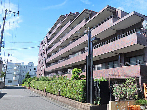 2000年2月築。複数沿線利用可能で通勤・通学等に便利な立地