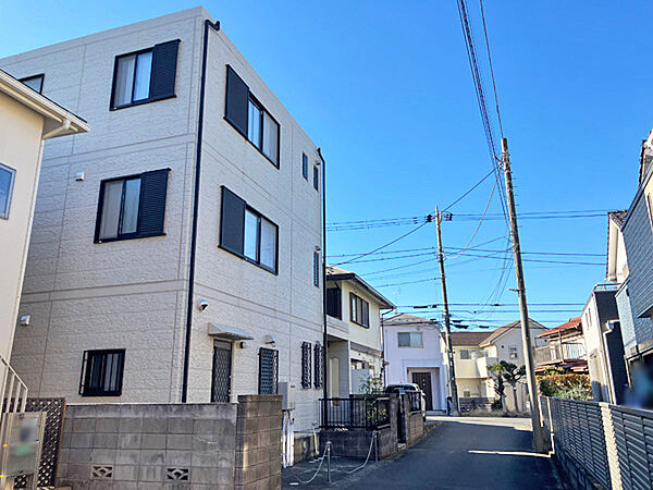 鉄筋コンクリート造の3階建　松下電工ホームエレベーター付き　複数沿線利用可能な立地