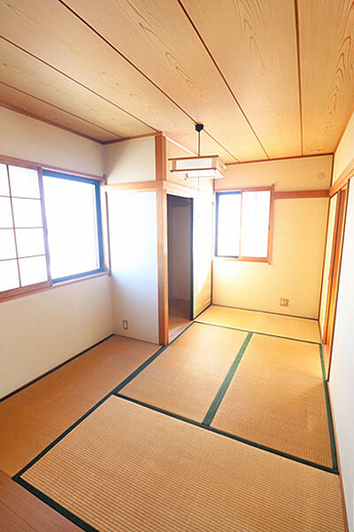 3階和室6帖　5帖洋室と続き間になっております