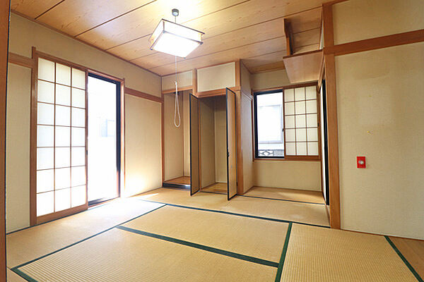 1階和室　客間としても利用でき、ご家族がゆったりと寛げるお部屋です