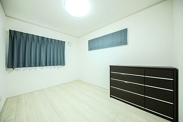 約6帖洋室　2面採光のお部屋です