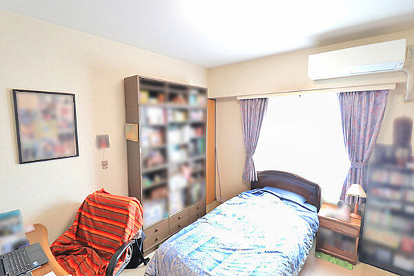 約6.5帖洋室　こちらのお部屋には収納力のあるWICがございます