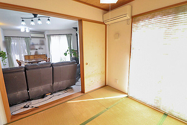 約4.5帖の和室　リビングとは続き間になっているため利便性のよいお部屋です