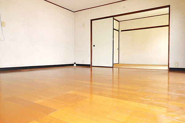 LDと和室が隣接し、引き戸を開けて広々と使えます