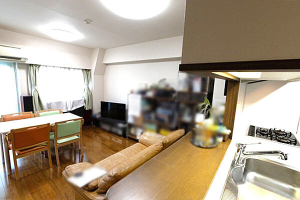 対面式キッチンのため、ご家族との会話を楽しみながらお料理ができます