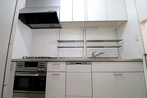 キッチン約3.3帖　家事の時短に繋がる食洗器と電子レンジオーブンを設置。