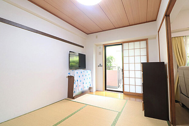 和室6帖 LDと隣接したお部屋のため、襖を開けて使用すると開放感のある空間に。