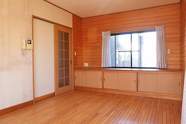 1階LDのお部屋、南側から北側に向かって撮った写真です。