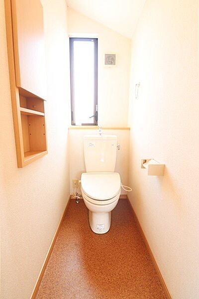 2Fトイレ　こちらも明るい空間です