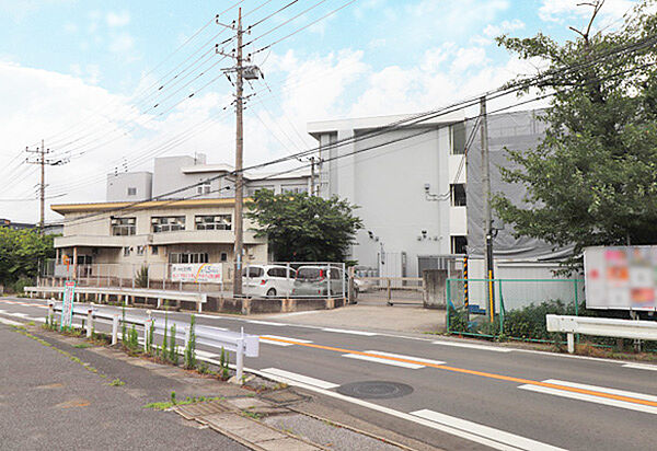 柏市立土小学校約560m　徒歩7分　学校教育目標【かしこく　やさしく　たくましく　やりぬく子の育成】