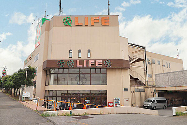 ライフ増尾店　約1、100m　徒歩14分　食品から衣料品まで品ぞろえ豊富なお店です