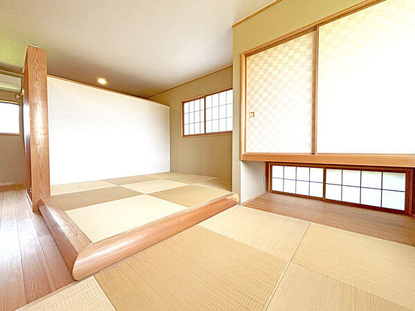 琉球畳使用の和室。洗練と美意識が宿る日常に