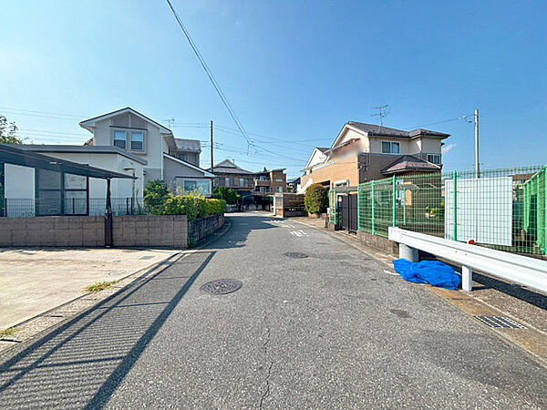 駐車が苦手なママにも嬉しい前面6ｍ道路に面した住まい