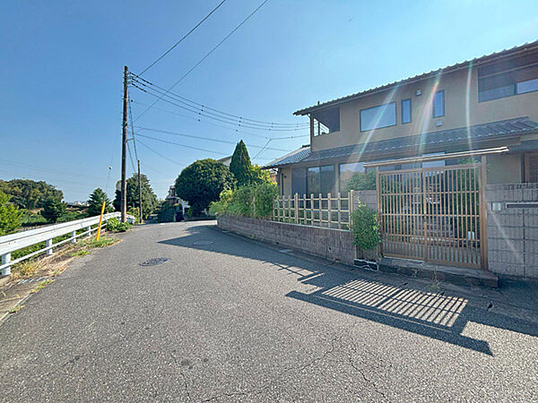 駐車が苦手なママにも嬉しい前面6ｍ道路に面した住まい