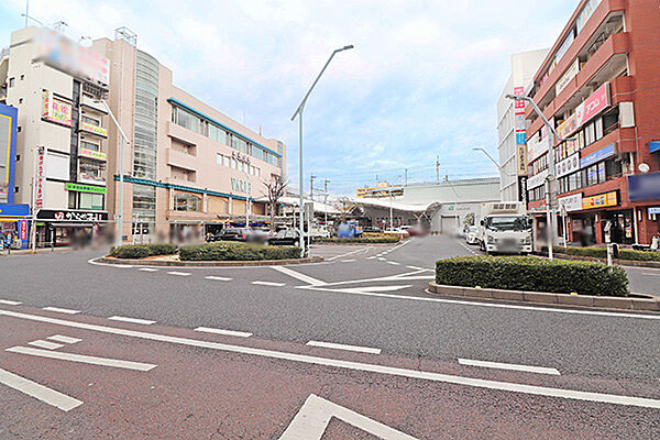新越谷駅・南越谷駅ロータリー。「南越谷」駅まで徒歩4分